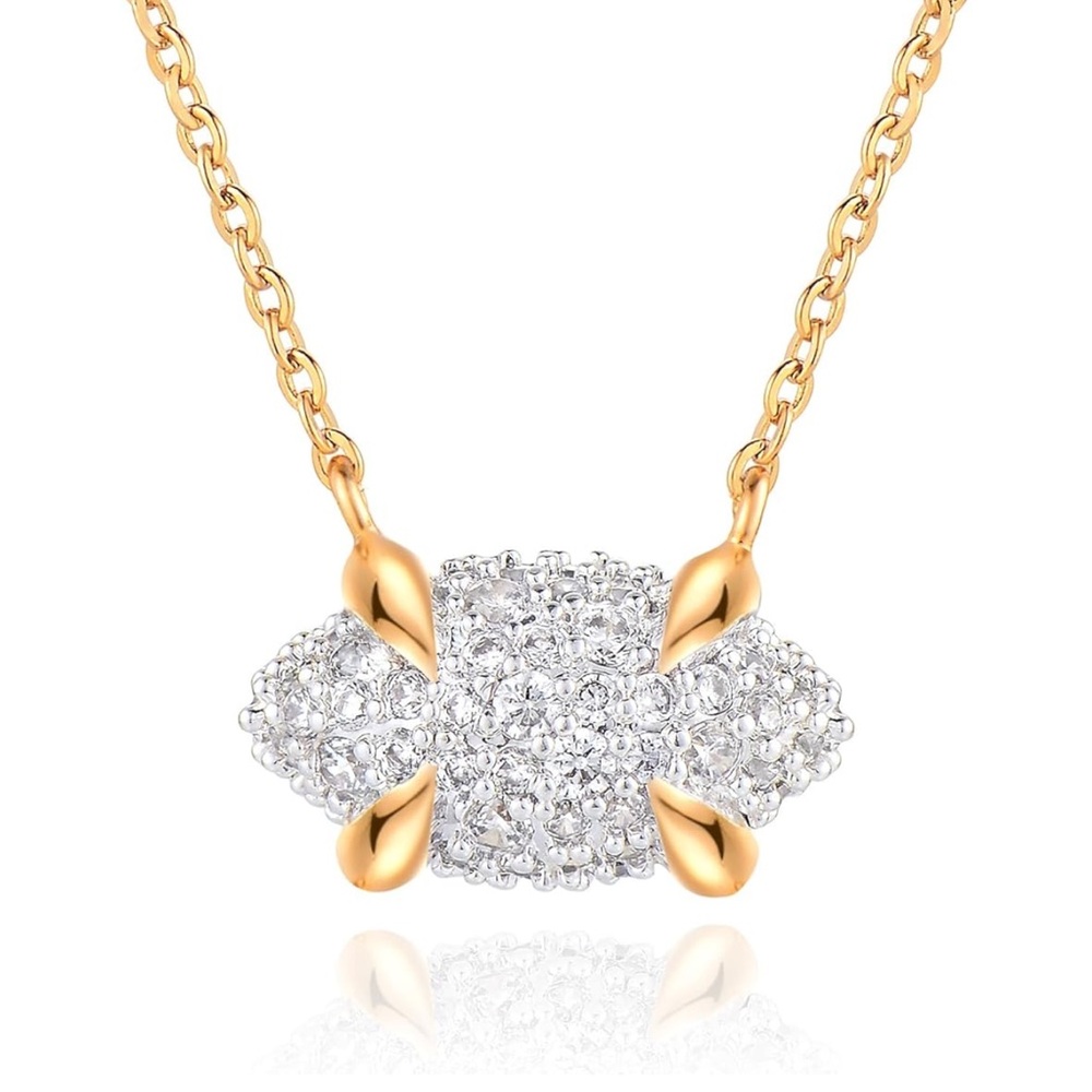 Elegant Gold Pendant Necklace